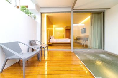 د کاست که ساموی ادولتز اُنلی ریزرت اند اسپا