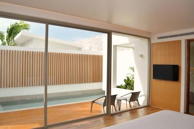 د کاست که ساموی ادولتز اُنلی ریزرت اند اسپا