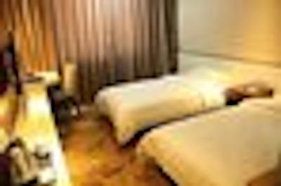 سوپر 8 هتل ورومقی ها می راد