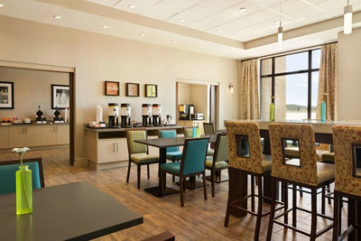 هامپتون این بای هیلتون ادمنتون/شروود پارک