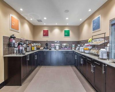 کمفرت این اند سویتز کالگاری آیرپرت نرد