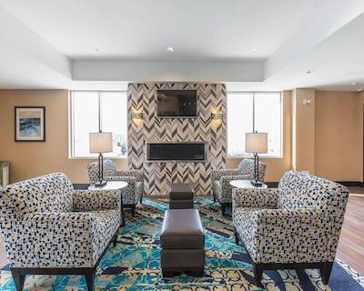 کمفرت این اند سویتز کالگاری آیرپرت نرد