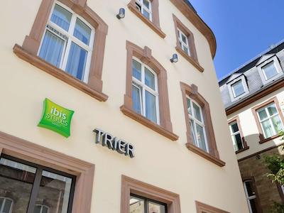 ایبیز استیلز تریر