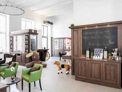 ایبیز استیلز تریر