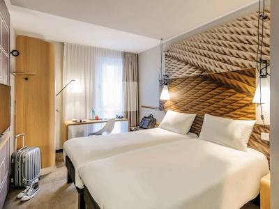 ایبیز برلین هاوپتباهنهف هتل