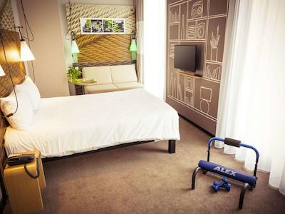 ایبیز برلین هاوپتباهنهف هتل