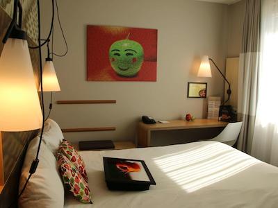 ایبیز برلین هاوپتباهنهف هتل