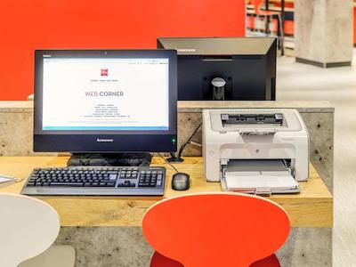 ایبیز برلین هاوپتباهنهف هتل