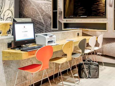 ایبیز برلین هاوپتباهنهف هتل