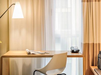 ایبیز برلین هاوپتباهنهف هتل