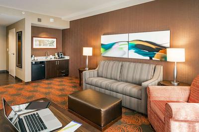 هیلتون گاردن این اسیتل دونتون