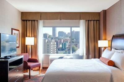 هیلتون گاردن این اسیتل دونتون