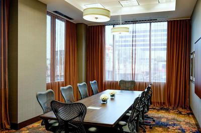 هیلتون گاردن این اسیتل دونتون