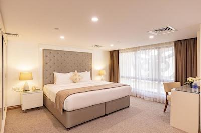 امواج سوئیتس جمیرا بیچ رزیدنس (رودا)