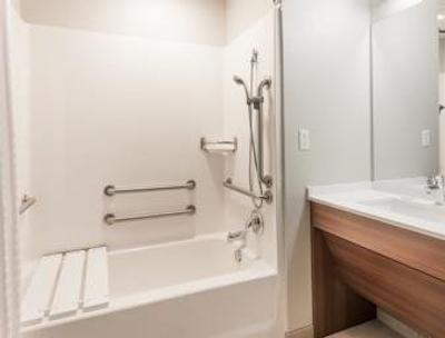 میکرتل این اند سویتز بای ویندهام آلتونا