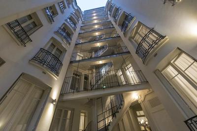 رسیدنس چارلز فلکت پاریز