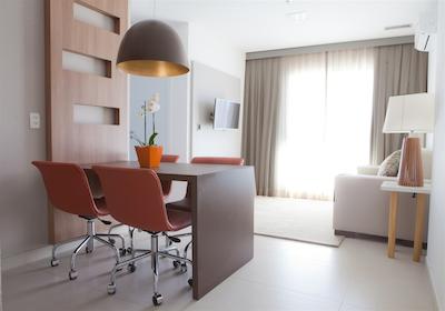 هتل اینترسیتی لد گواز کلاراز