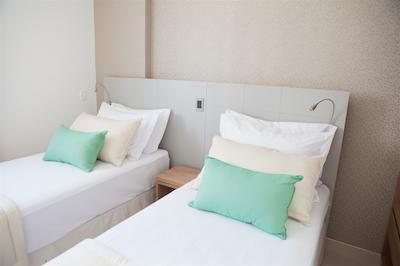 هتل اینترسیتی لد گواز کلاراز