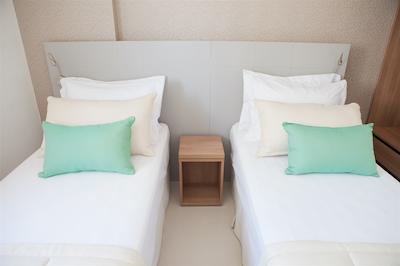 هتل اینترسیتی لد گواز کلاراز