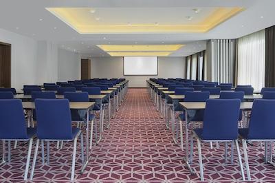 کرون پلازا وفا-کنگرز هتل