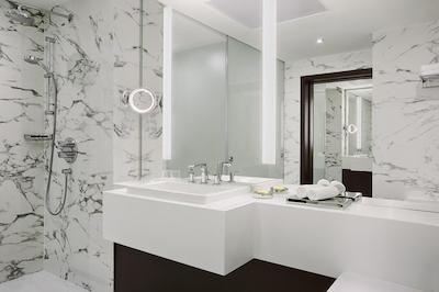 کرون پلازا وفا-کنگرز هتل