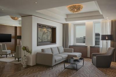 کرون پلازا وفا-کنگرز هتل