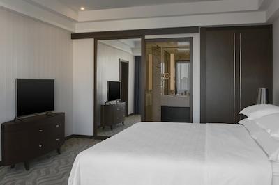 کرون پلازا وفا-کنگرز هتل