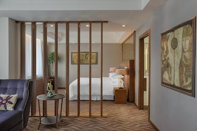 کرون پلازا وفا-کنگرز هتل