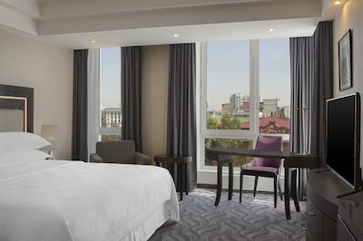 کرون پلازا وفا-کنگرز هتل