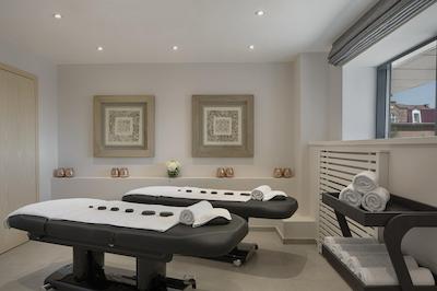 کرون پلازا وفا-کنگرز هتل