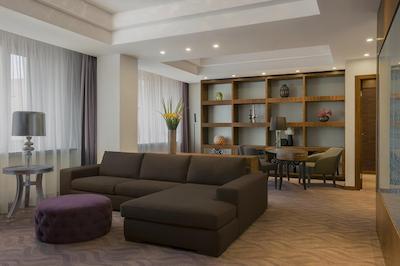 کرون پلازا وفا-کنگرز هتل