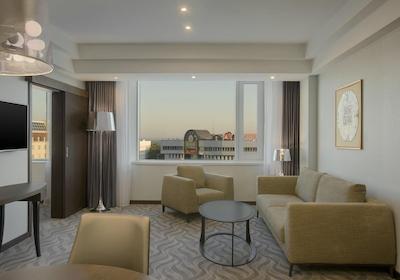 کرون پلازا وفا-کنگرز هتل