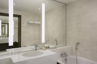 کرون پلازا وفا-کنگرز هتل