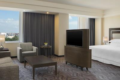 کرون پلازا وفا-کنگرز هتل