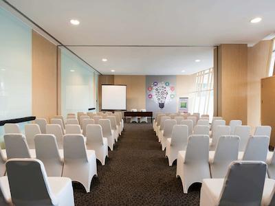 هتل ایبیز استیلز سورابا جمورساری