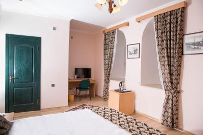 سیتی والز هتل