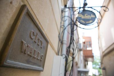 سیتی والز هتل