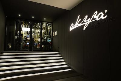 اکیرا مانر چیانگ مای