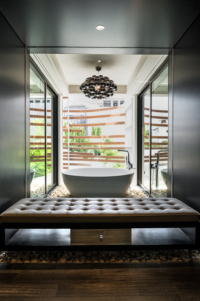 اکیرا مانر چیانگ مای