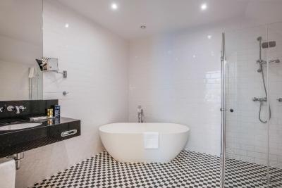 اورستارز دانوب بوداپست