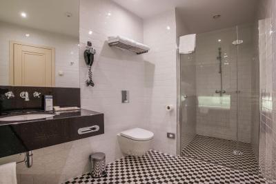 اورستارز دانوب بوداپست