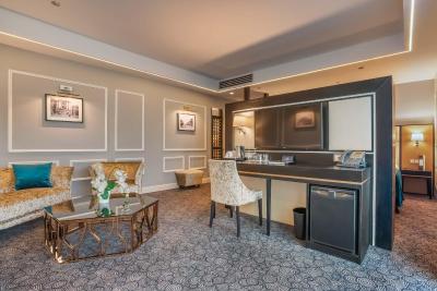 اورستارز دانوب بوداپست