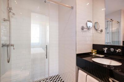 اورستارز دانوب بوداپست