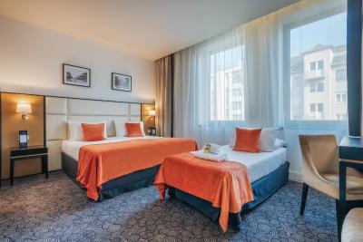 اورستارز دانوب بوداپست