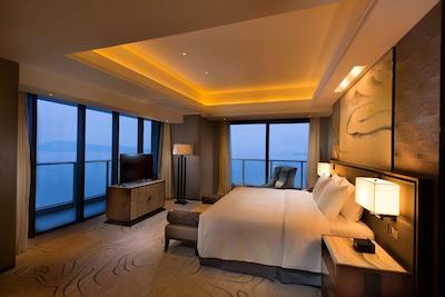 هیلتون زهوشان