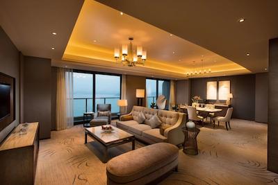 هیلتون زهوشان