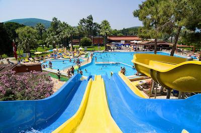 کوستور کلاب هالیدی ویلیج