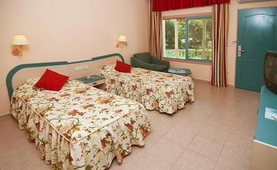 کوستور کلاب هالیدی ویلیج