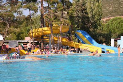 کوستور کلاب هالیدی ویلیج