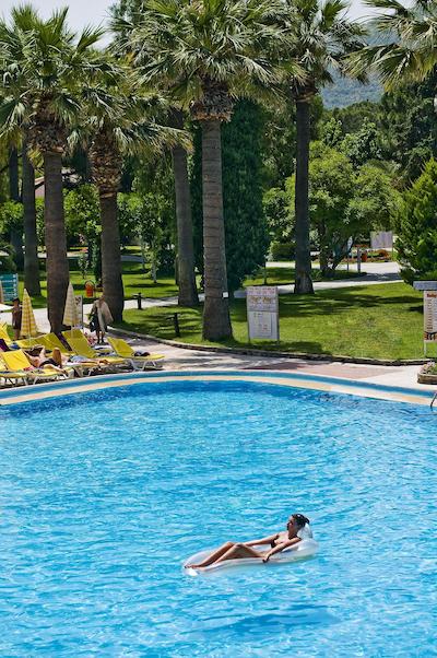 کوستور کلاب هالیدی ویلیج